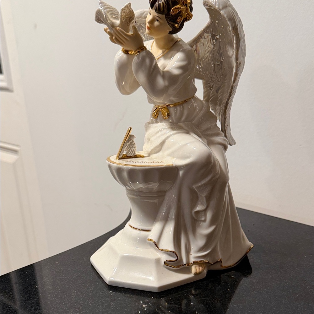 Grandeur Noel Angel with Dove